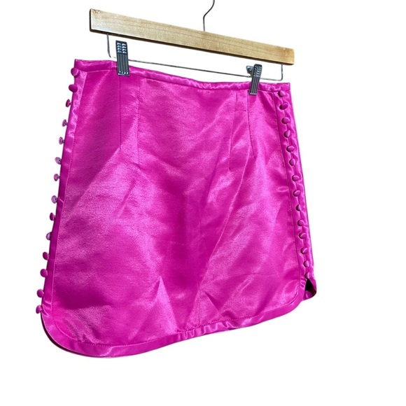 NWOT ZARA WOMAN BUTTONED SATIN EFFECT MINI SKIRT PINK FUCHSIA Size Medium - Picture 2 of 6
